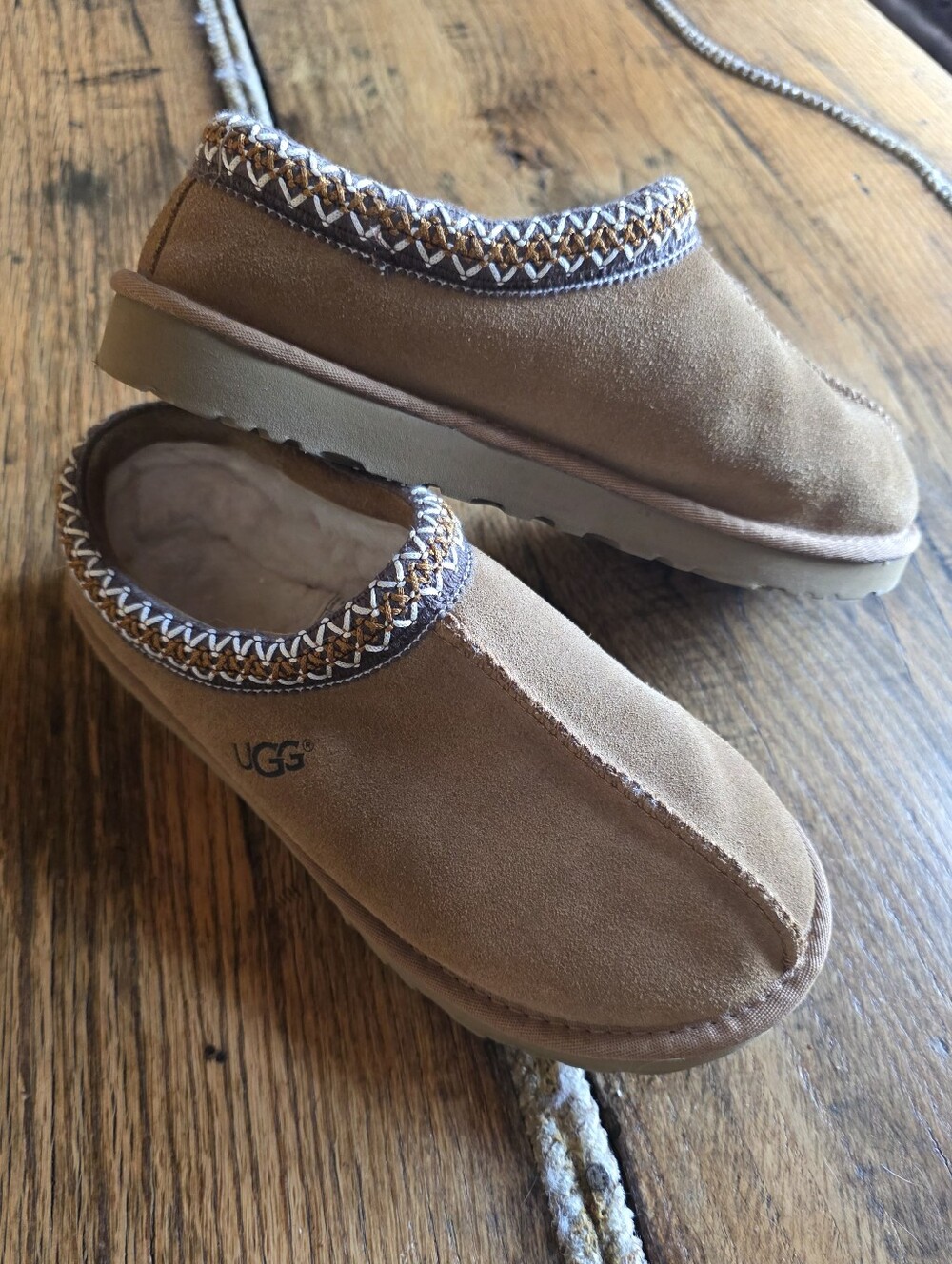 UGG Chestnut Suede Slip-On Slippers with Whipstitch Trim Womens Size 9